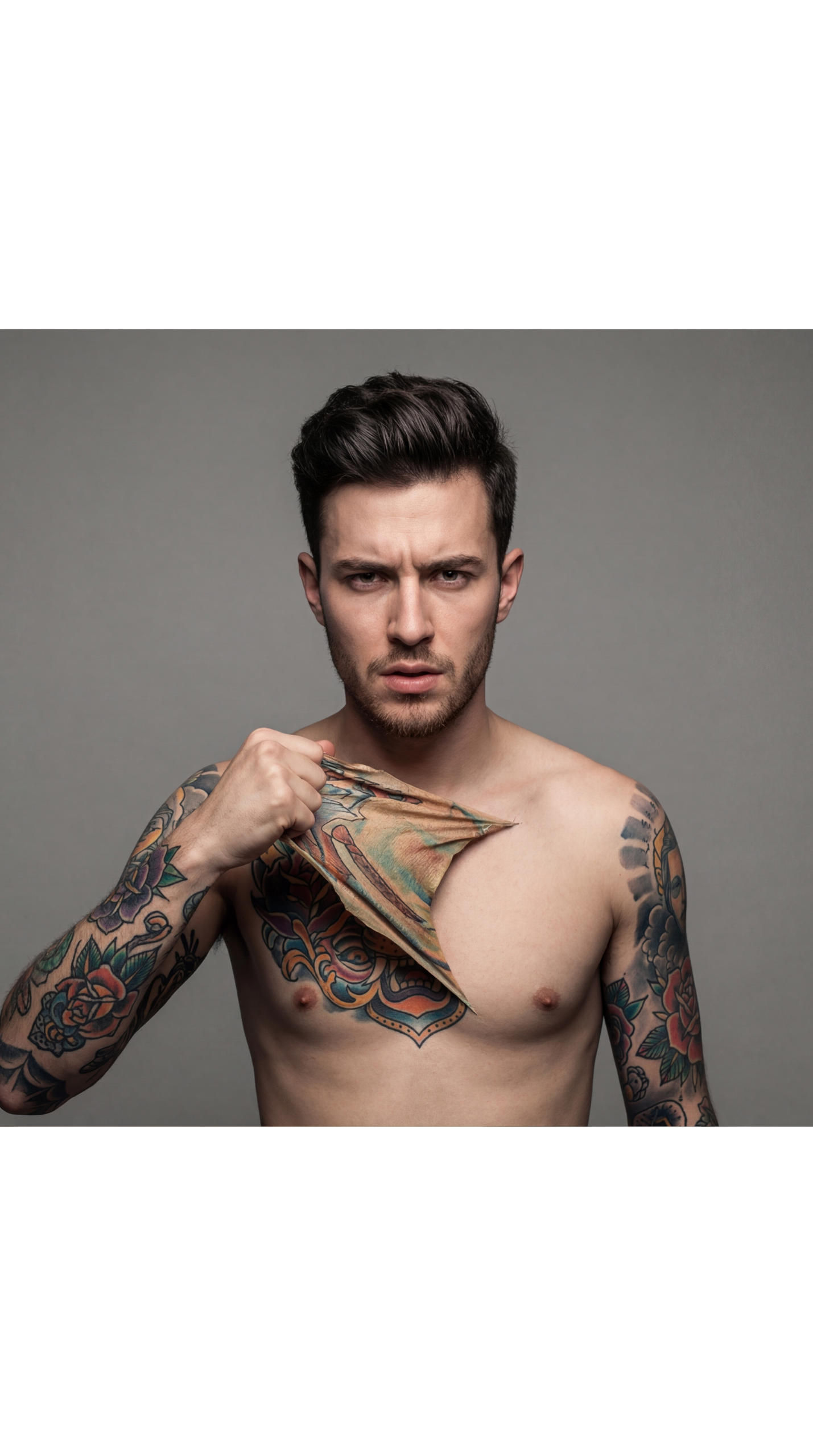 גבר עם קעקועים